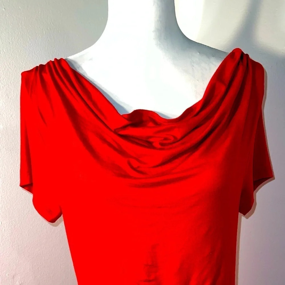 Cato,Ladies M red short‎ sleeve blouse w/ plunging neckline & 3” hem line 95%M